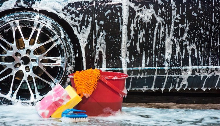 Which is better: dry wash vs wet wash Car